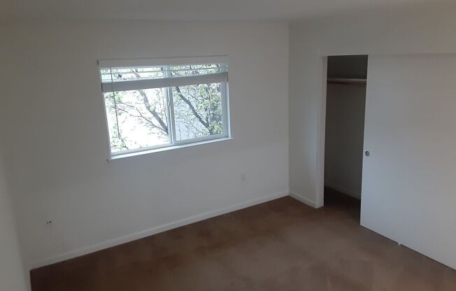 3 beds, 2 baths, 1,076 sqft, $2,250, Unit 2002