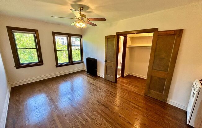 Studio, 1 bath, 320 sqft, $1,395, Unit 225-403