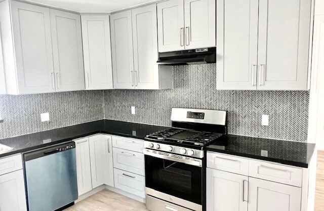 736 E 74 ST