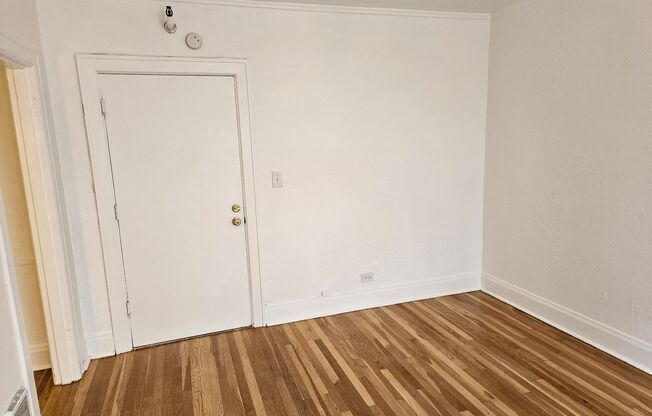 Studio, 1 bath, 320 sqft, $1,149, Unit 05