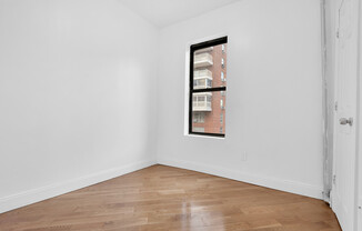 500 W 123 ST