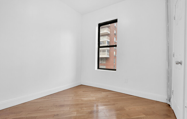 500 W 123 ST