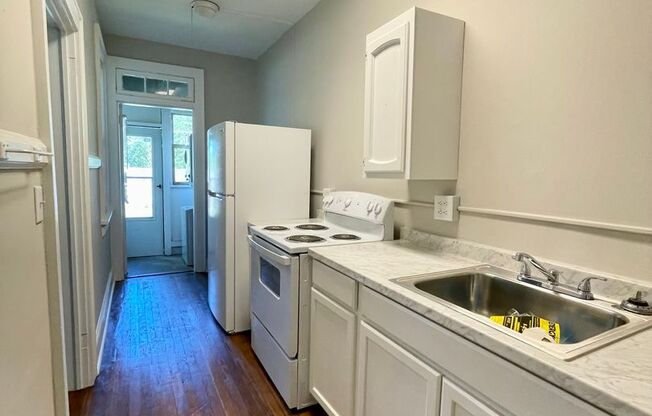 2 beds, 1 bath, 937 sqft, $1,250, Unit 721