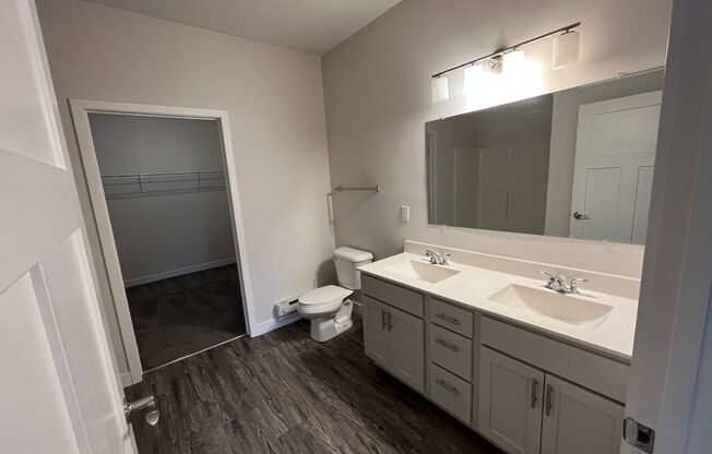 3 beds, 2 baths, 1,475 sqft, $2,250, Unit 4958-211