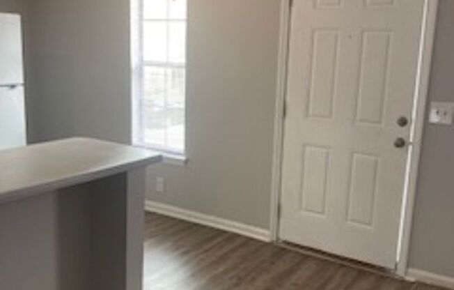 1 bed, 1 bath, 635 sqft, $1,100, Unit 1372-B