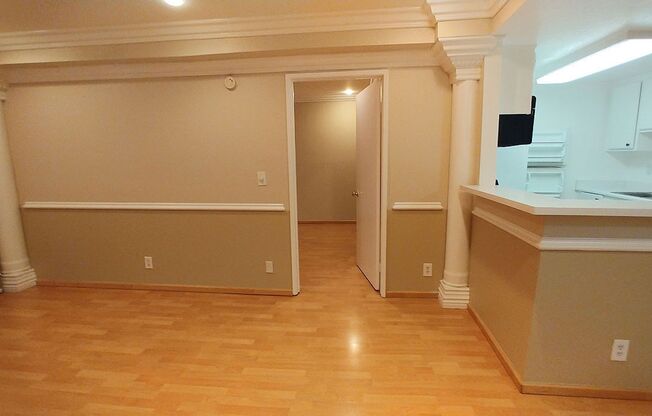 2 beds, 2 baths, 910 sqft, $2,595, Unit 412