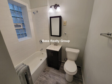 6970 North Greenview Ave.