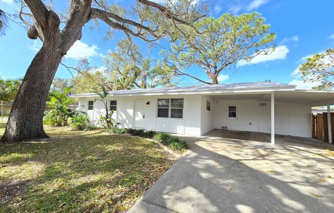 South Sarasota 3 bed/ 1 bath Home Availble now!