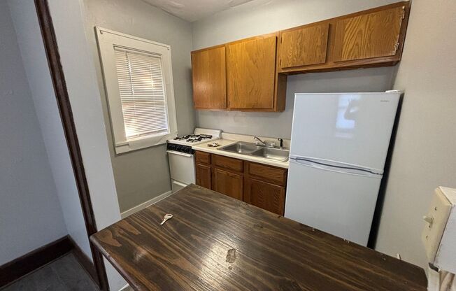 1 bed, 1 bath, $800, Unit 1B