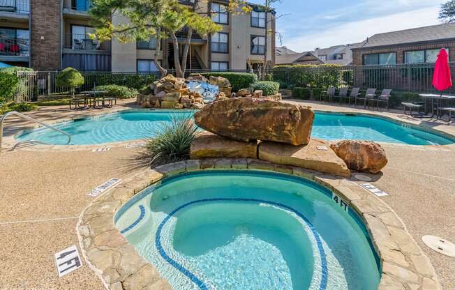 Jacuzzi at The Glen at Highpoint, Dallas