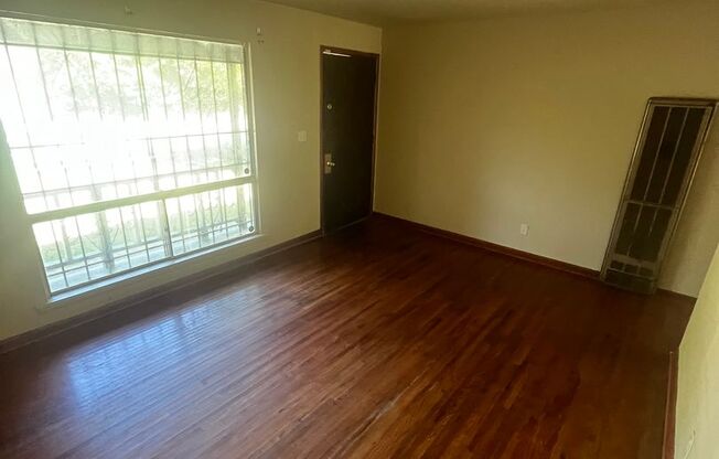 3 beds, 1 bath, $1,300