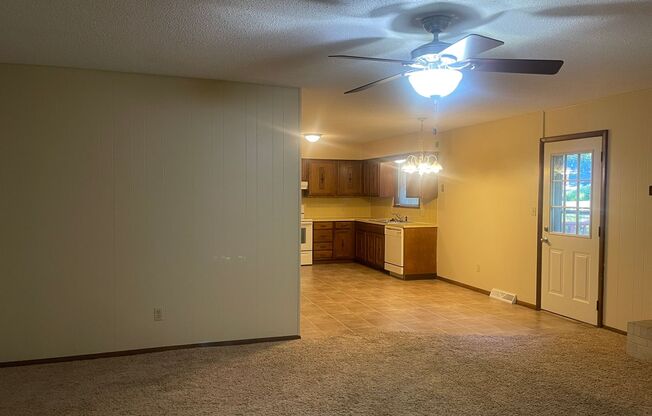 3 beds, 2 baths, $1,250