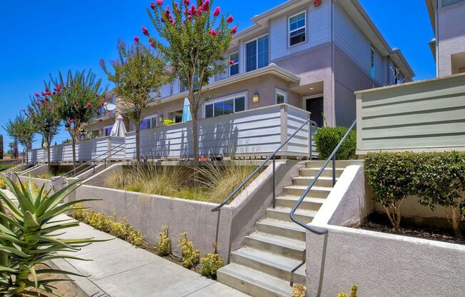 3 Br/2.5 Ba w Loft and 2 car attached garage - Trunorth