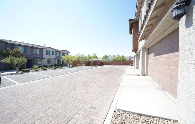 3 beds, 2.5 baths, $1,895, Unit Bldg #7