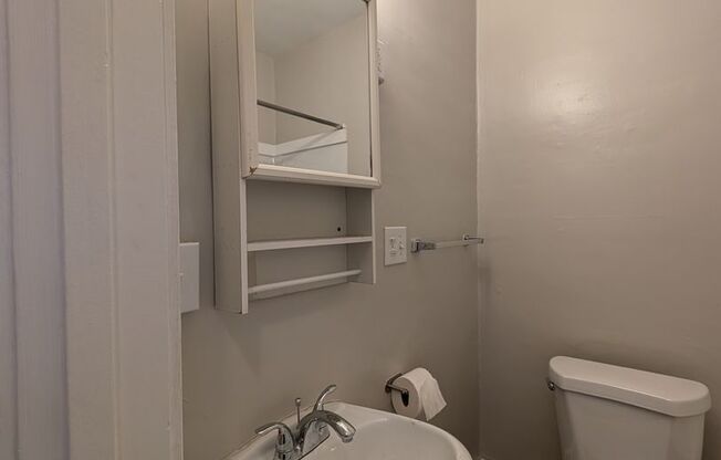 1 bed, 1 bath, $850, Unit 1206 5th Ave Beaver Falls