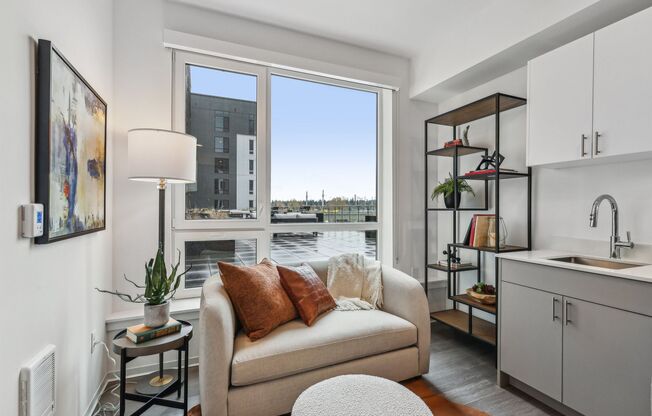 1 bed, 1 bath, 393 sqft, $1,675, Unit 727