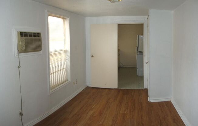 2 beds, 1 bath, $700