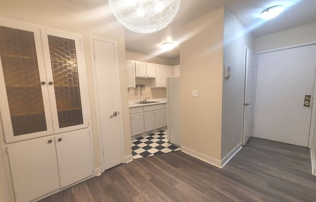 2 beds, 1 bath, $1,195, Unit 113