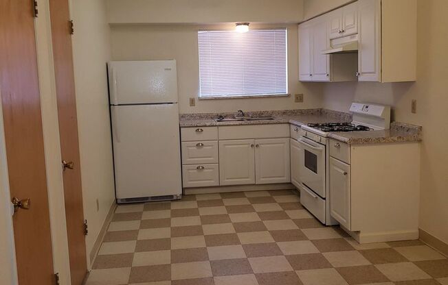 2 beds, 1 bath, $1,495, Unit 06