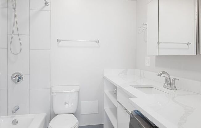 1 bed, 1.5 baths, 667 sqft, $2,400, Unit 16B