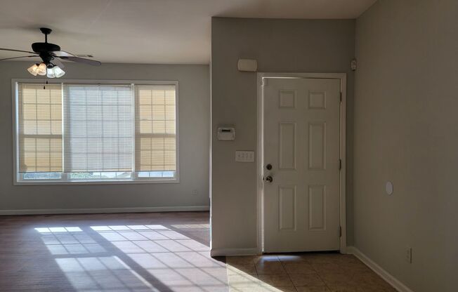 2-Story Townhome - Walk to Nearby Lake - Quiet Cul-de-Sac