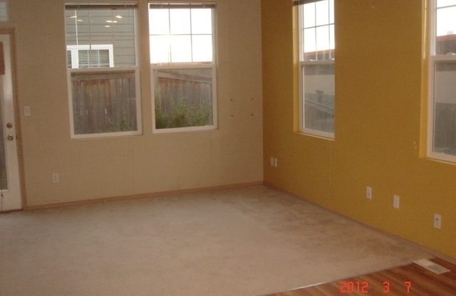 Woodinville Greenbrier. 4 bed 2.5 bath. 2 car garage. 1780 square feet