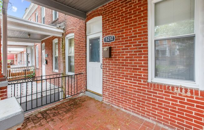 Spacious 3-Bedroom/1-Bathroom home with Modern Amenities in East Baltimore!
