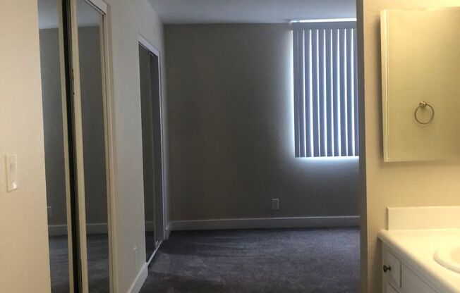 3 beds, 2 baths, $3,295, Unit 201
