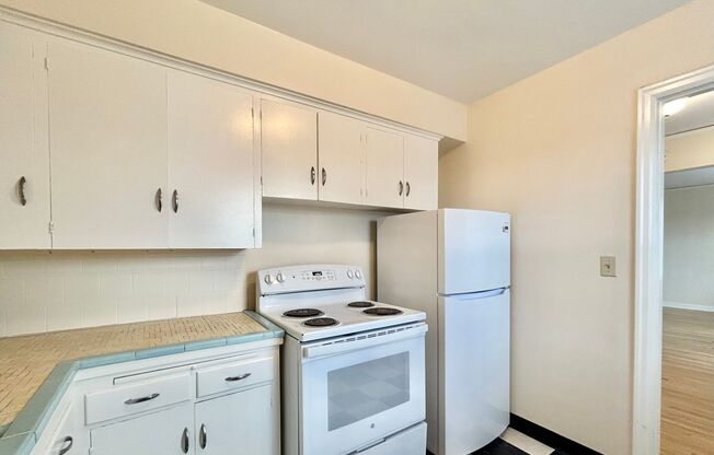 1 bed, 1 bath, 660 sqft, $1,415, Unit 17