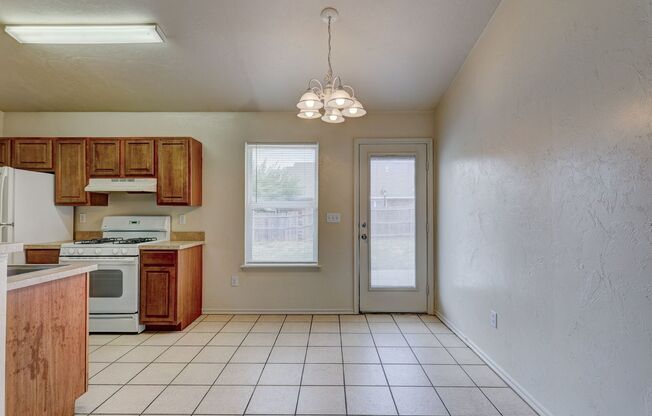 3 beds, 2 baths, $1,150