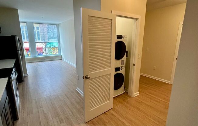 2 beds, 1 bath, 1,013 sqft, $1,499, Unit 411 Unit 201