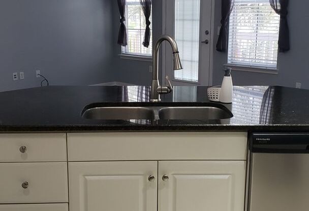 1 bed, 1 bath, $1,650, Unit Unit 341