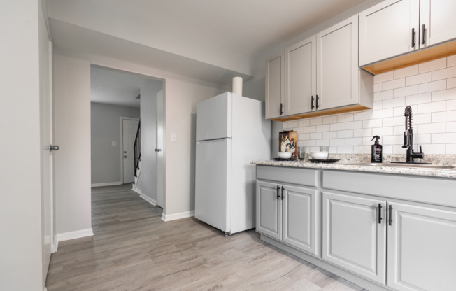 2 beds, 1 bath, 734 sqft, $1,100, Unit 3650