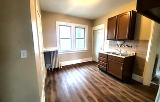 2 beds, 1 bath, 920 sqft, $950, Unit Upper #1