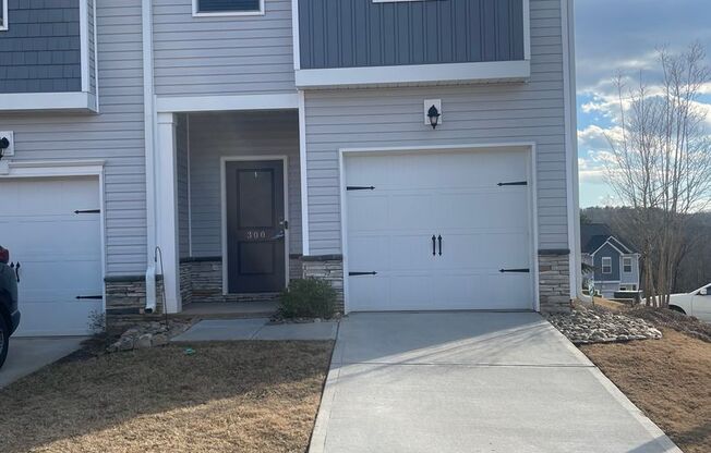 Lovely 3 bedroom 3 Bath Lovely  Townhome in Greenville Near Conestee Park