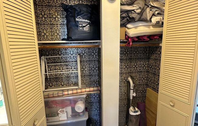 1 bed, 1 bath, $2,025, Unit 555