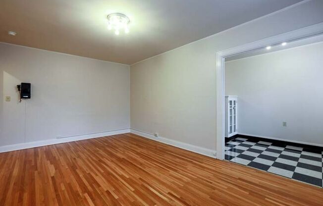 Studio, 1 bath, 425 sqft, $1,200, Unit 406