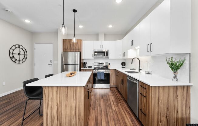 1 bed, 1 bath, 750 sqft, $1,535, Unit 533