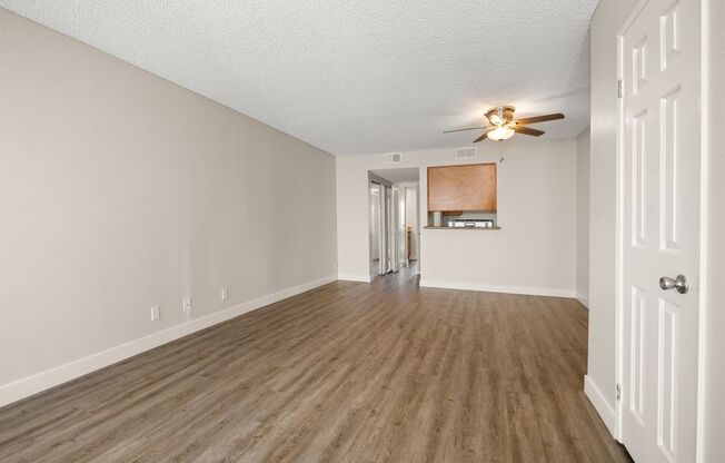 Welcome to Chatsworth Plaza Apartments