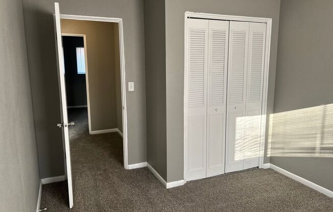 2 beds, 1 bath, 750 sqft, $1,070, Unit B04 1034 16