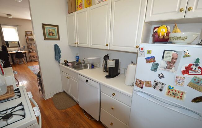 1 bed, 1 bath, 850 sqft, $1,700, Unit 1942-5