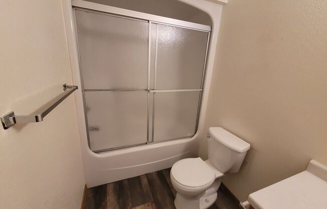 2 beds, 1 bath, 1,120 sqft, $850, Unit 822