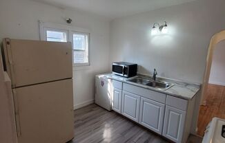 2 beds, 1 bath, 800 sqft, $850, Unit 3380A - Upper