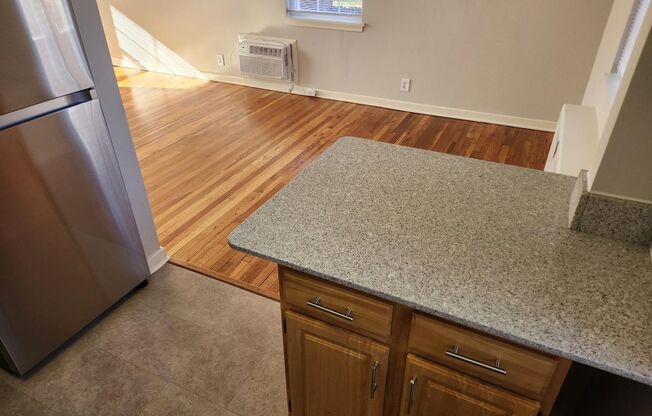 2 beds, 1 bath, 897 sqft, $2,275, Unit F-05