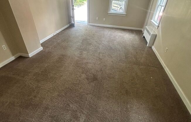 2 beds, 1 bath, $1,100