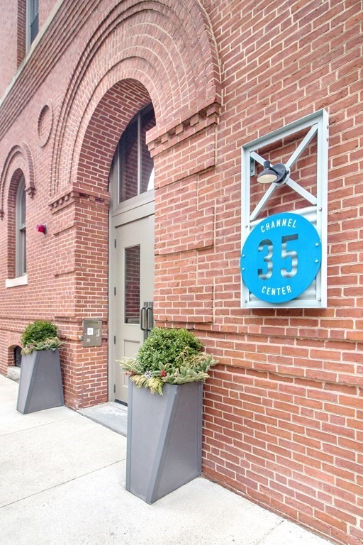35 CHANNEL CTR ST