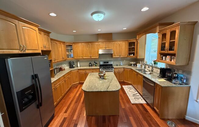 Beautiful Upscale Large High End Home in Kirkland!