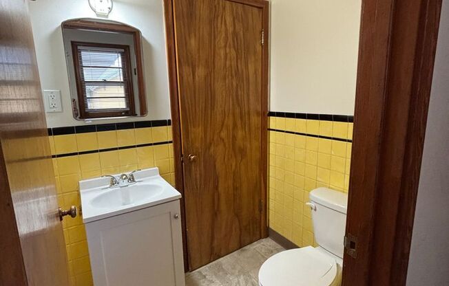 4 beds, 1.5 baths, $1,295, Unit Main floor