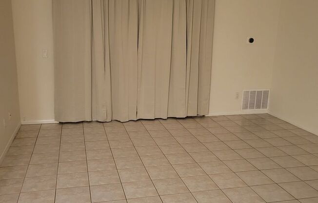 Lovely Condominium For Rent Must See!!!