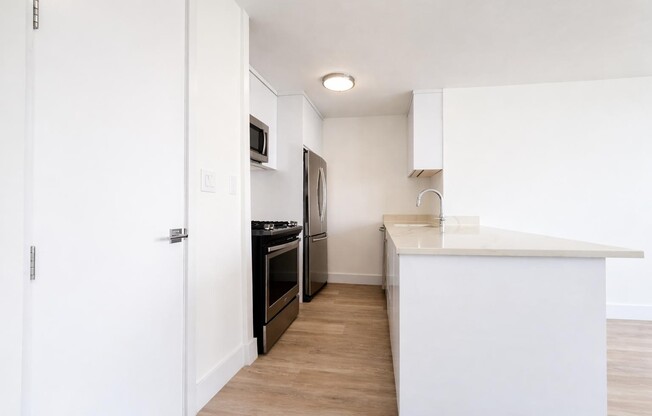 1 bed, 1 bath, 825 sqft, $6,000, Unit 4H
